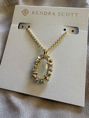 NWT KENDRA SCOTT Shanley Short Pendant Necklace